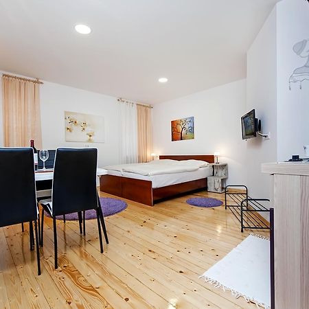 רוביני La Svalba Rooms & Studios מראה חיצוני תמונה