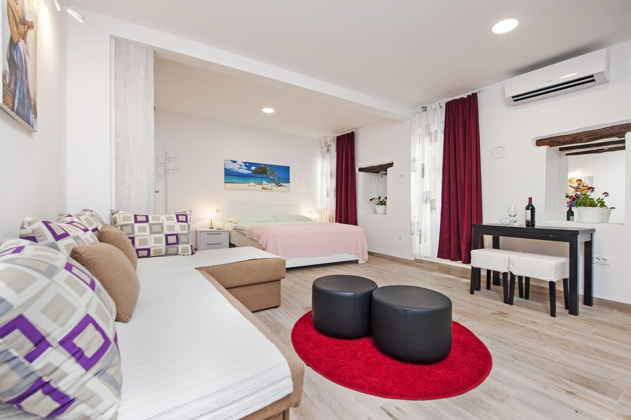 רוביני La Svalba Rooms & Studios מראה חיצוני תמונה