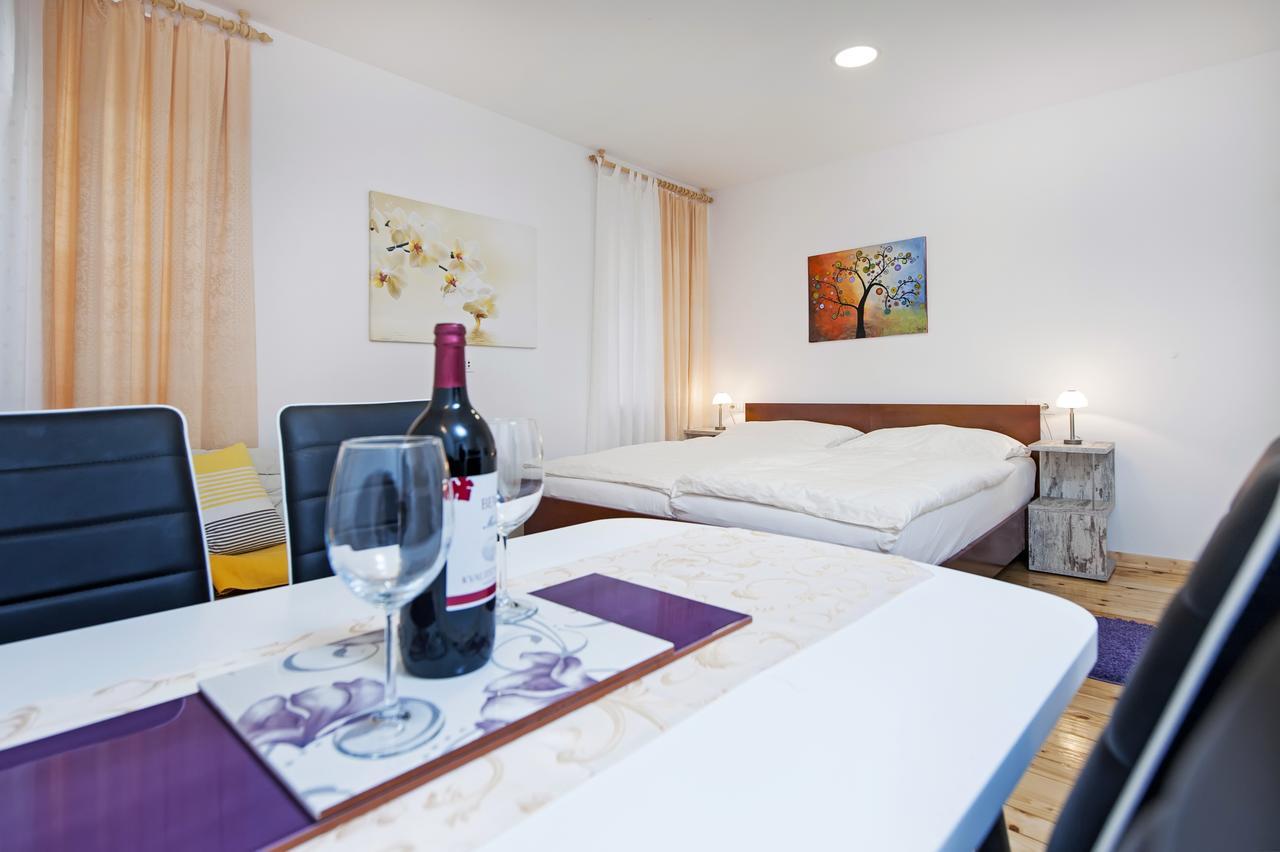 רוביני La Svalba Rooms & Studios מראה חיצוני תמונה